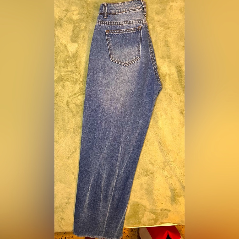 Simply Young distressed above ankle length jean